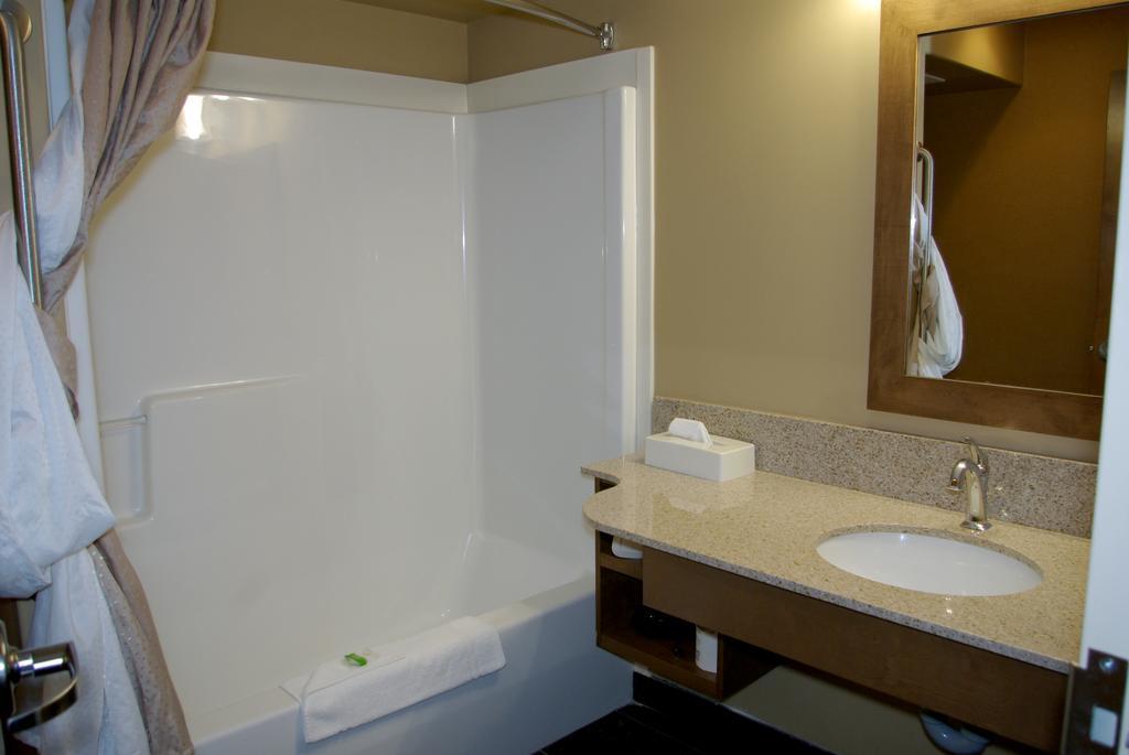 Camrose Resort Casino Rum bild